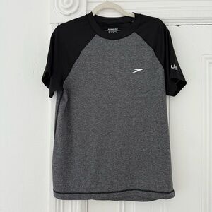 🦊 Speedo Men's Charcoal and Black Short Sleeve Tee